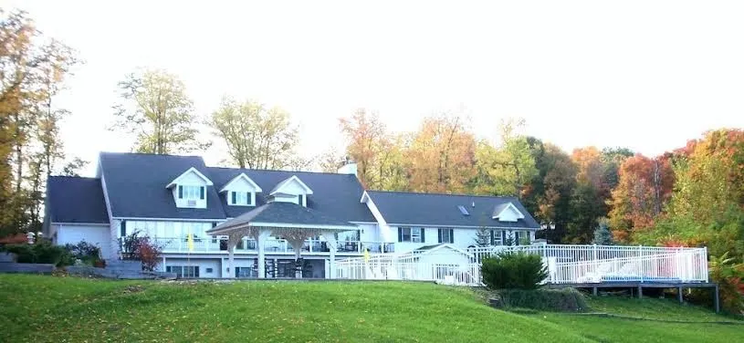 Longhouse Manor B&B