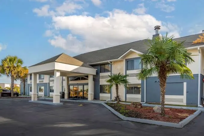 Comfort Inn & Suites - near Robins Air Force Base Main Gate