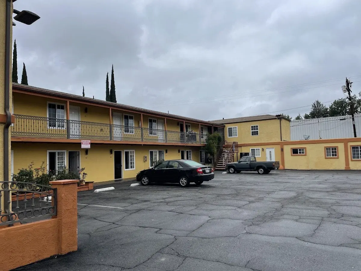 Studio City Inn