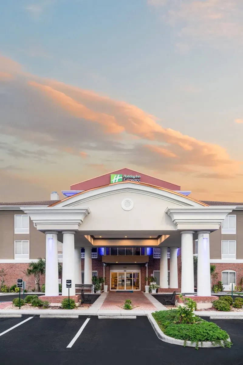 Holiday Inn Express & Suites Spring Hill by IHG