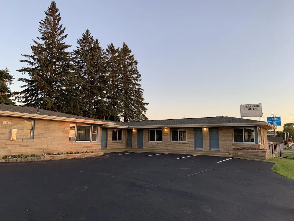 Lakeside Motel