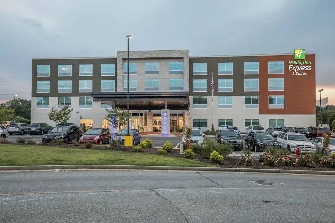 Holiday Inn Express & Suites Milledgeville by IHG
