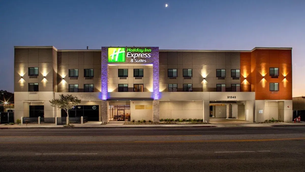 Holiday Inn Express & Suites Chatsworth by IHG