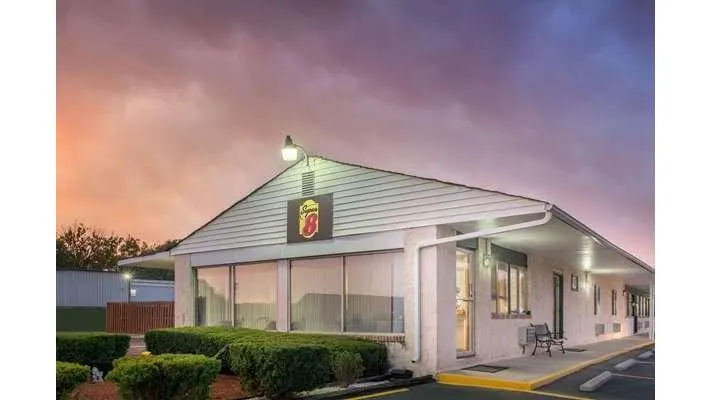 Super 8 by Wyndham Centerville-Richmond