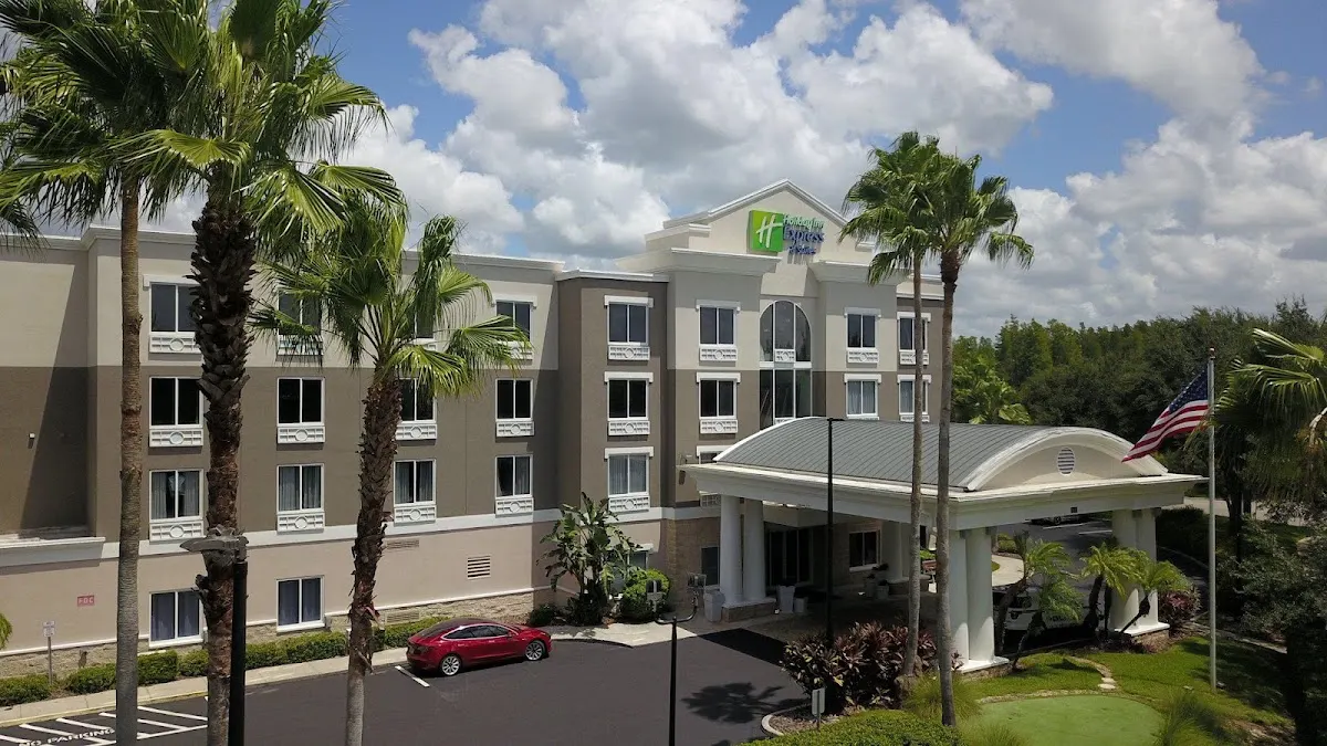Holiday Inn Express & Suites Tampa-I-75 @ Bruce B. Downs by IHG