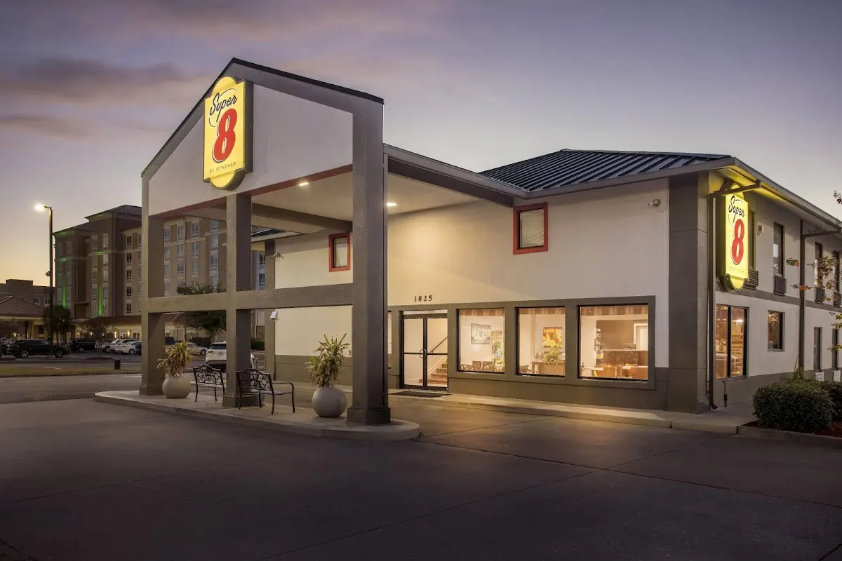 Super 8 by Wyndham Valdosta GA I-75