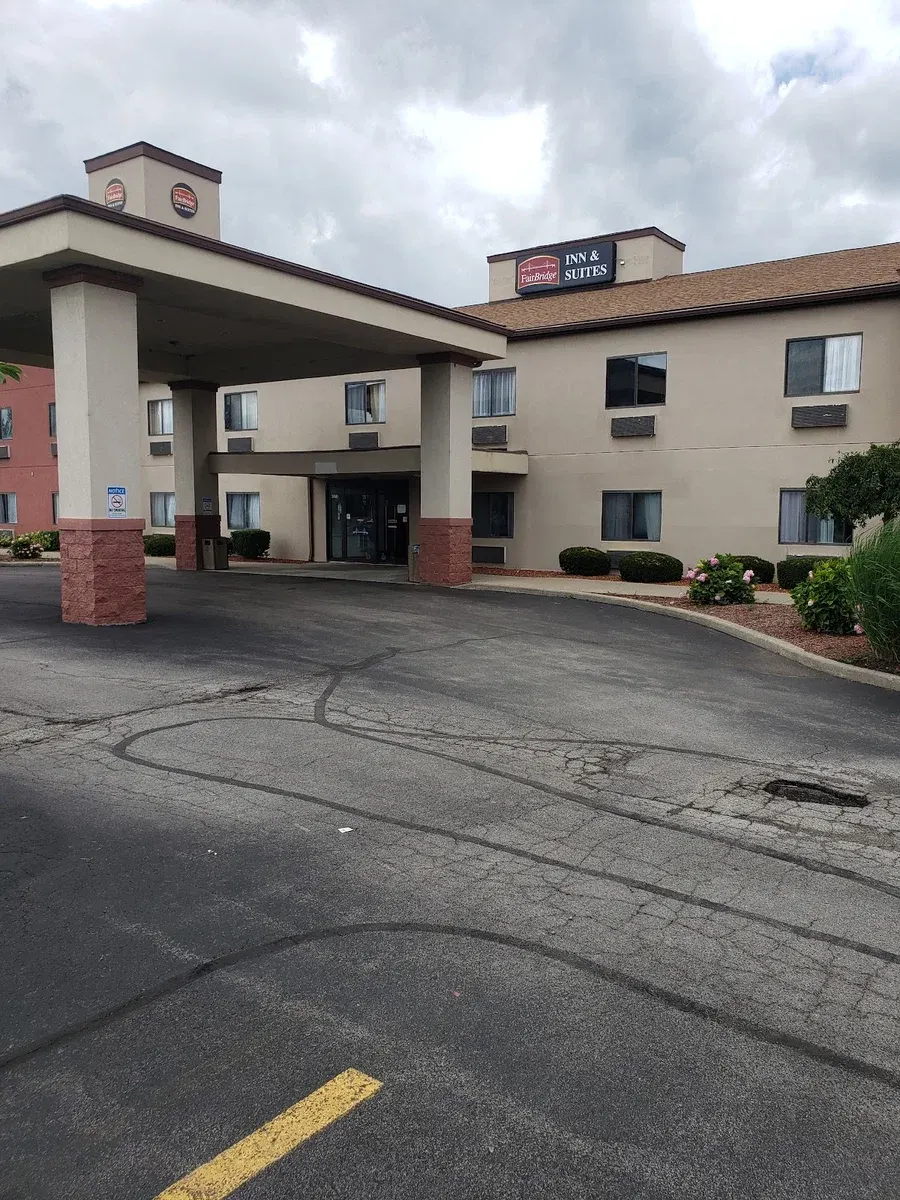 Fairbridge Inn & Suites Batavia - Darien Amusement Park