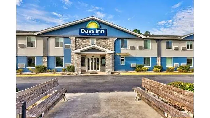 Days Inn by Wyndham Savannah Gateway I-95