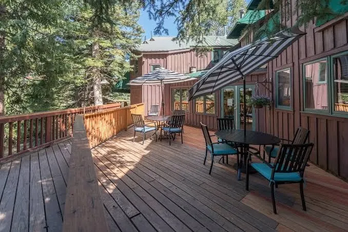 Manitou Lodge