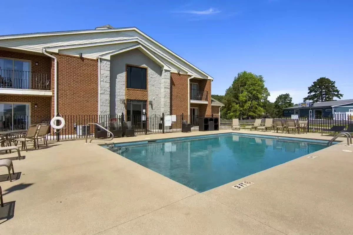 Clarion Pointe on the lake Clarksville-South Hill West