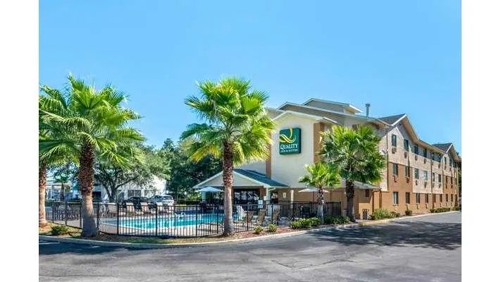 Quality Inn & Suites Leesburg Chain of Lakes