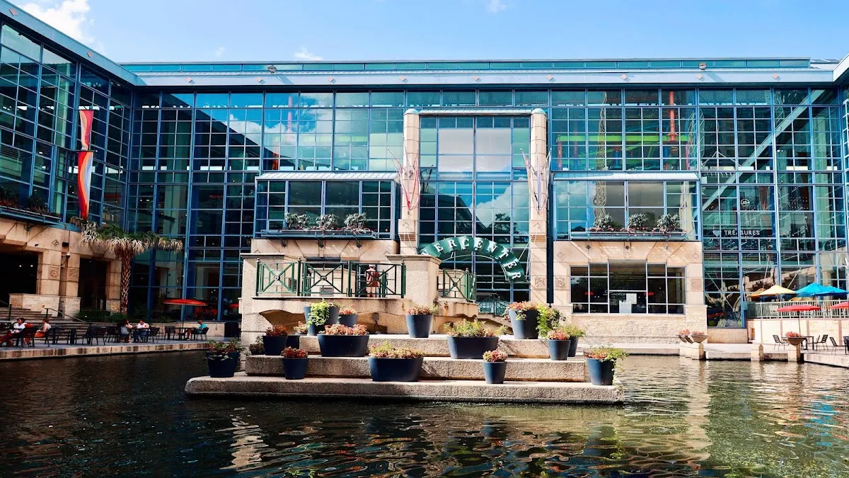 Holiday Inn Express & Suites San Antonio Rivercenter Area by IHG