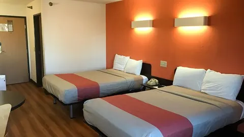 Motel 6 Davenport, IA