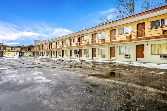OYO Hotel Downtown Peoria I-74