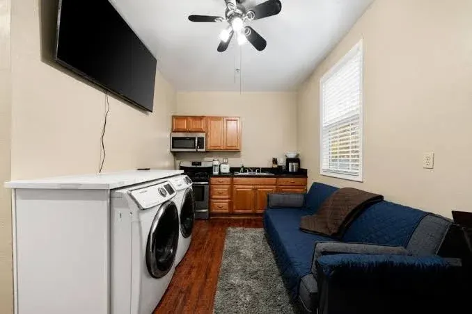 Luxe Cozy 1 bedroom 1 bathroom near downtown - One-Bedroom Apartment