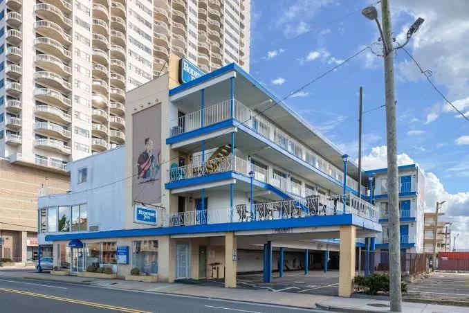 coastalinn by beach and boardwalk