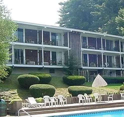 Publick House Historic Inn