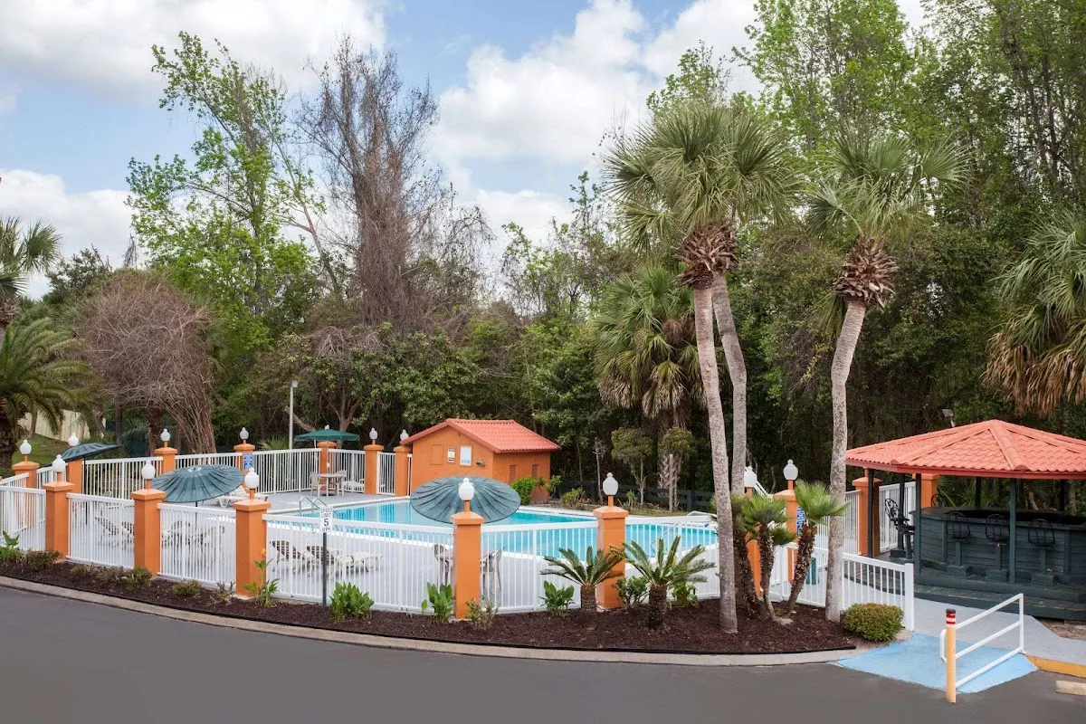 Baymont by Wyndham Lake City I-75