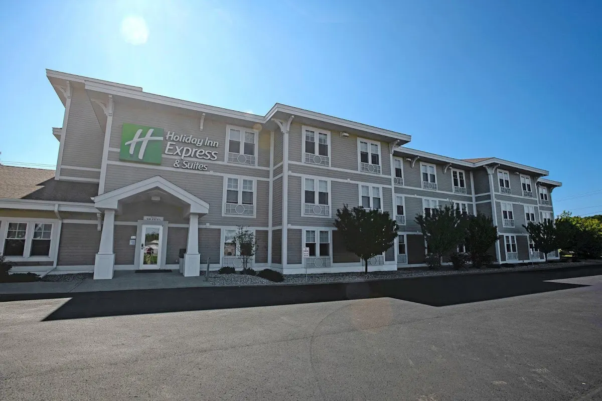 Holiday Inn Express & Suites Iron Mountain by IHG
