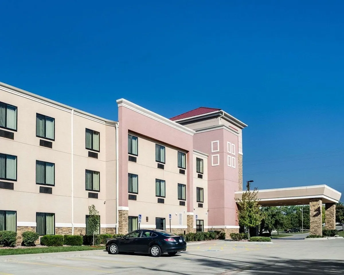 Comfort Suites Topeka Northwest