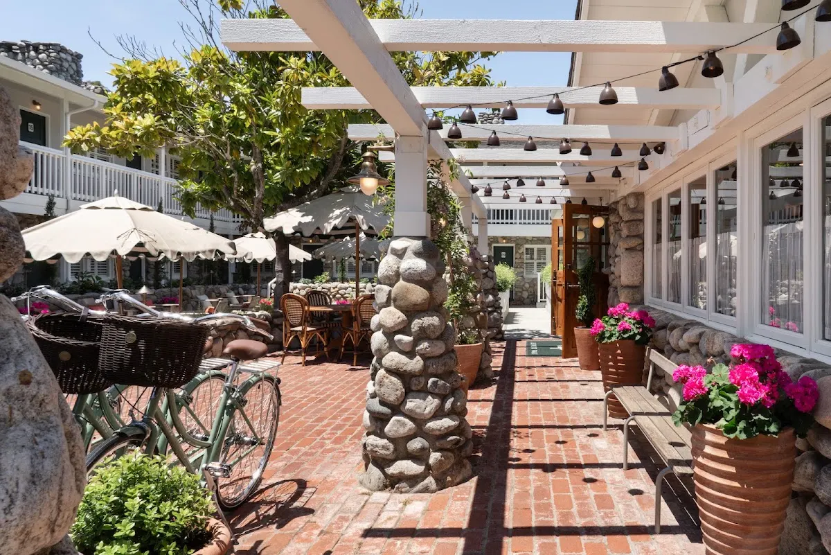 Le Petit Pali at 8th Ave
