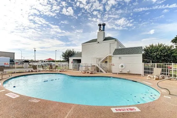Days Inn by Wyndham Waco University Area