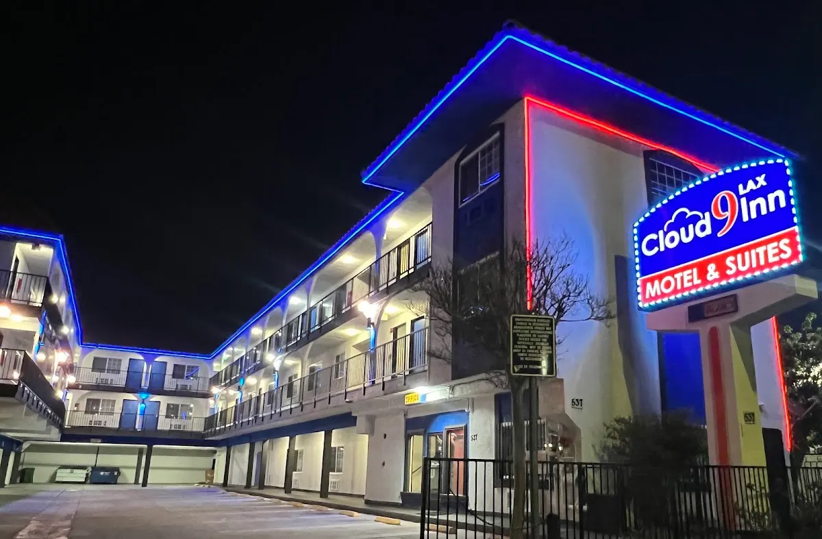 Cloud Nine Inn LAX Airport ( Newly Renovated )