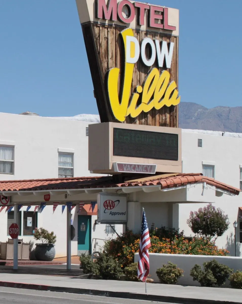 AAA Dow Villa Motel and Historic Dow Hotel
