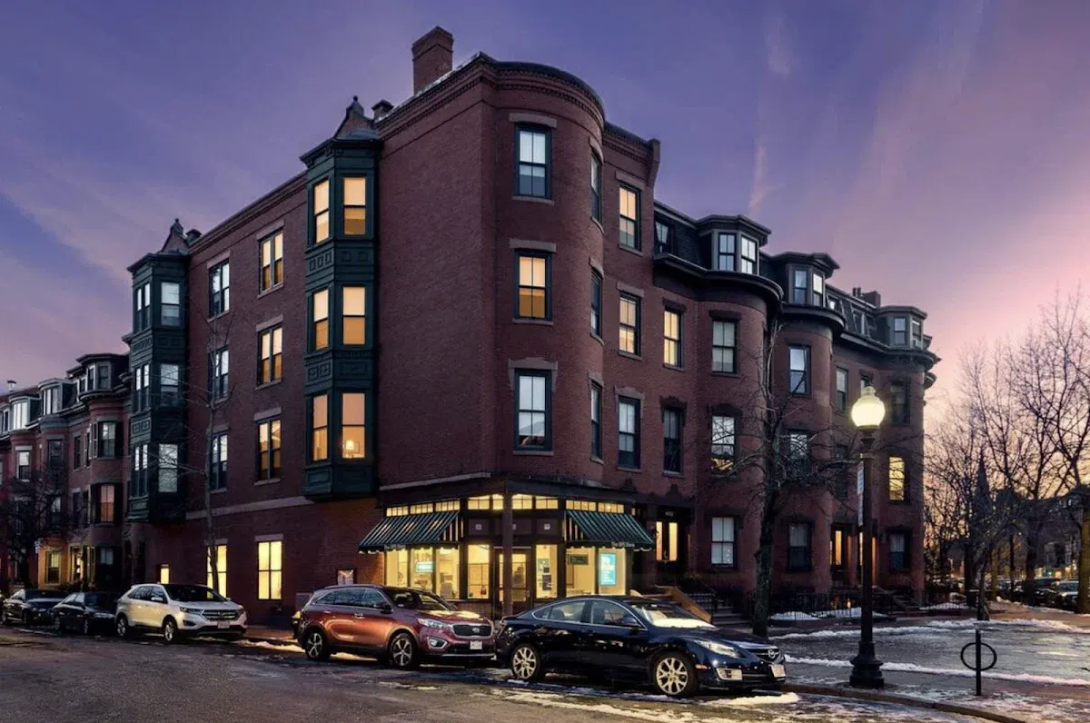 Maverick Suites at 400 Columbus Avenue