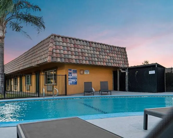 Rodeo Lodge