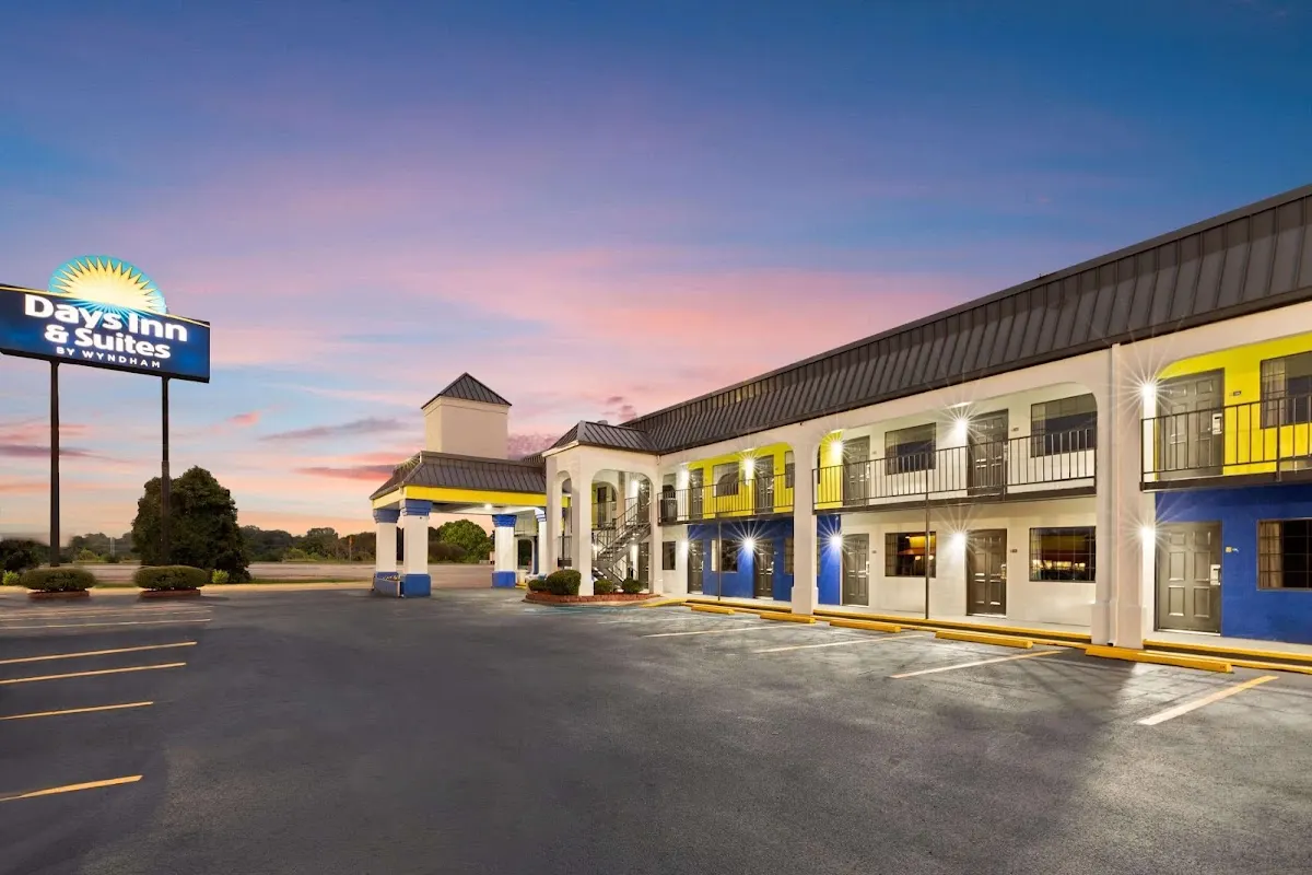 Days Inn & Suites by Wyndham Vicksburg