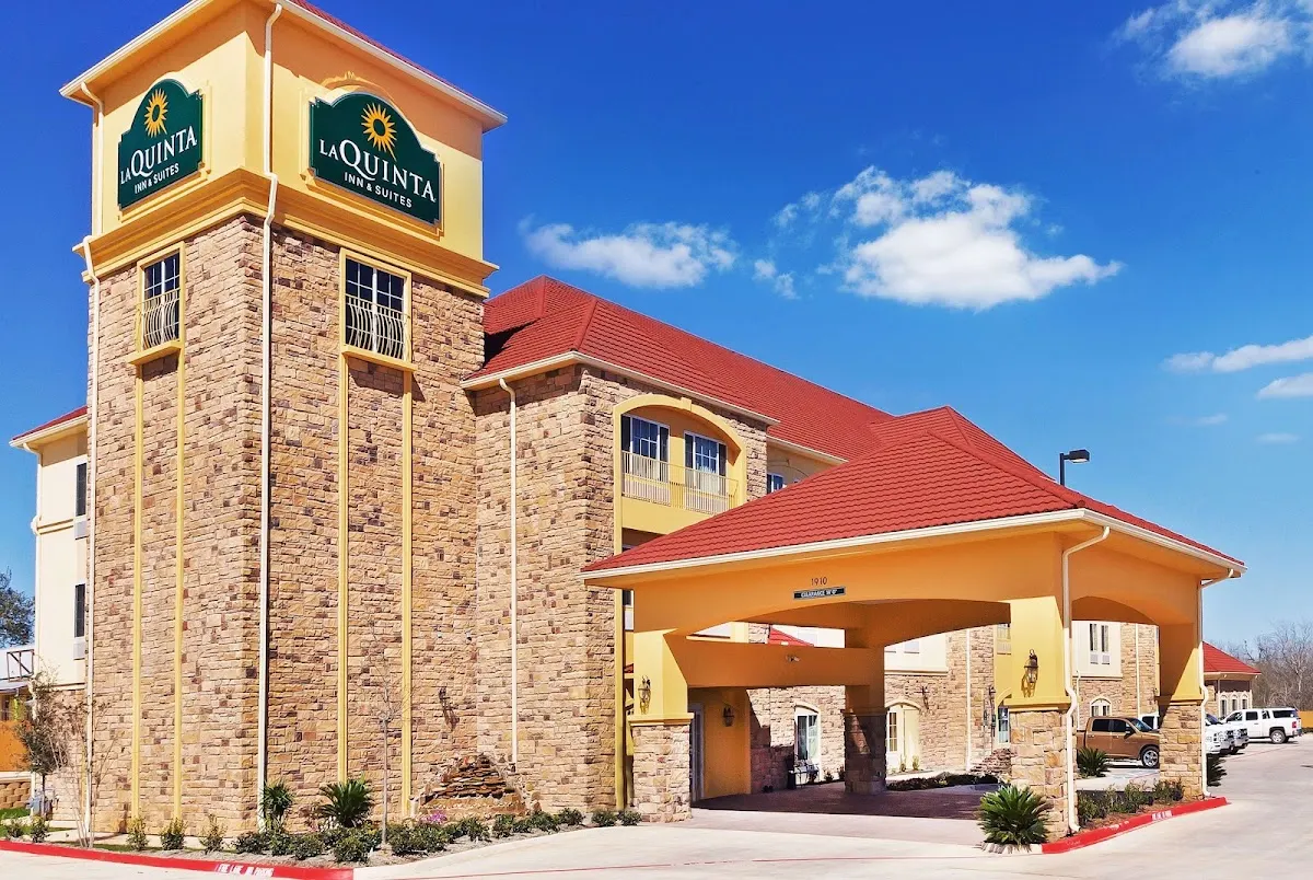 La Quinta Inn & Suites by Wyndham Floresville