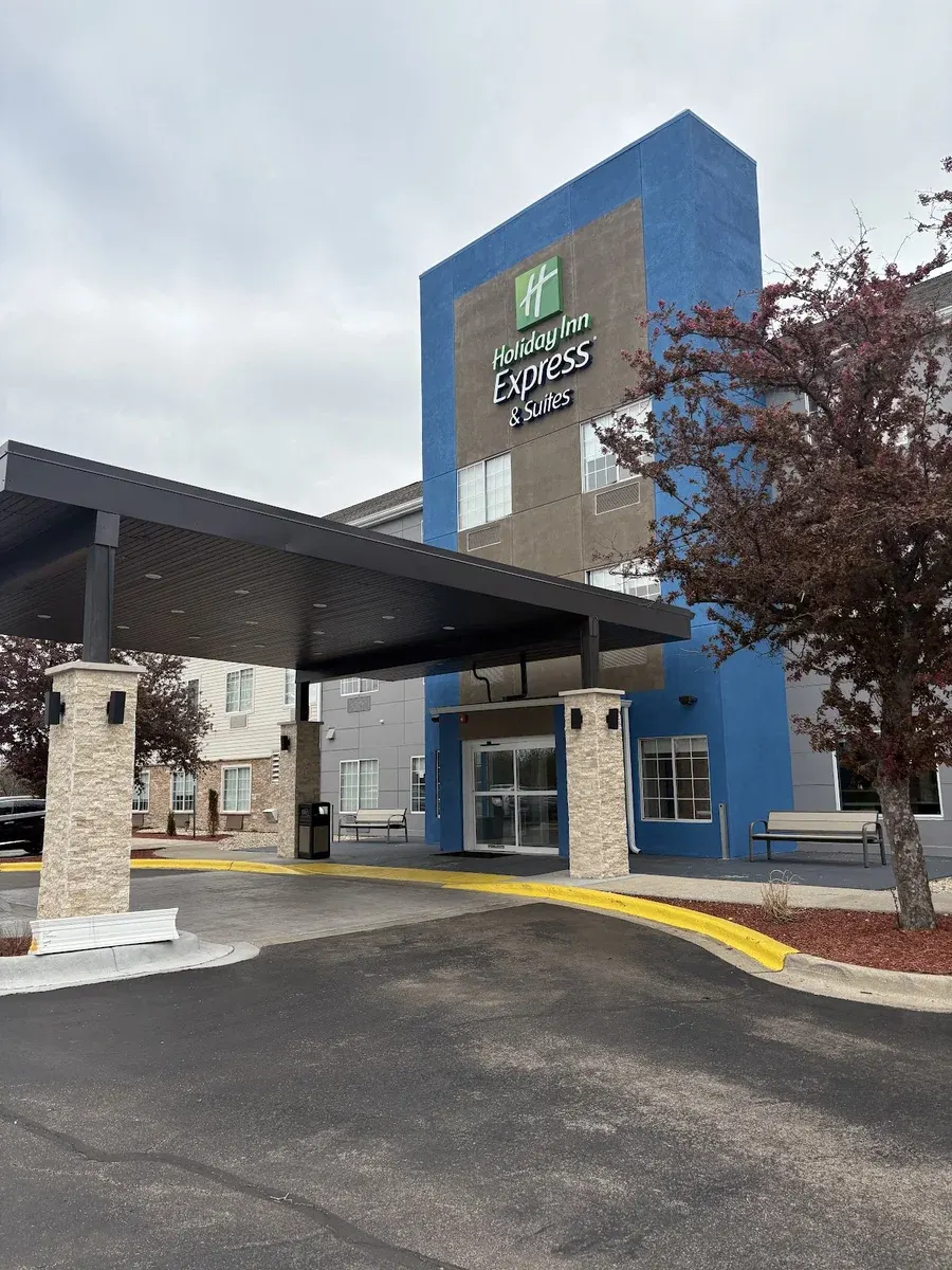 Holiday Inn Express & Suites Chicago Matteson, an IHG Hotel