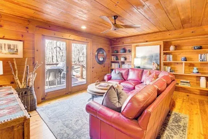 3 Mi to Dtwn Ellijay: Tree-lined Cabin w/ Deck!