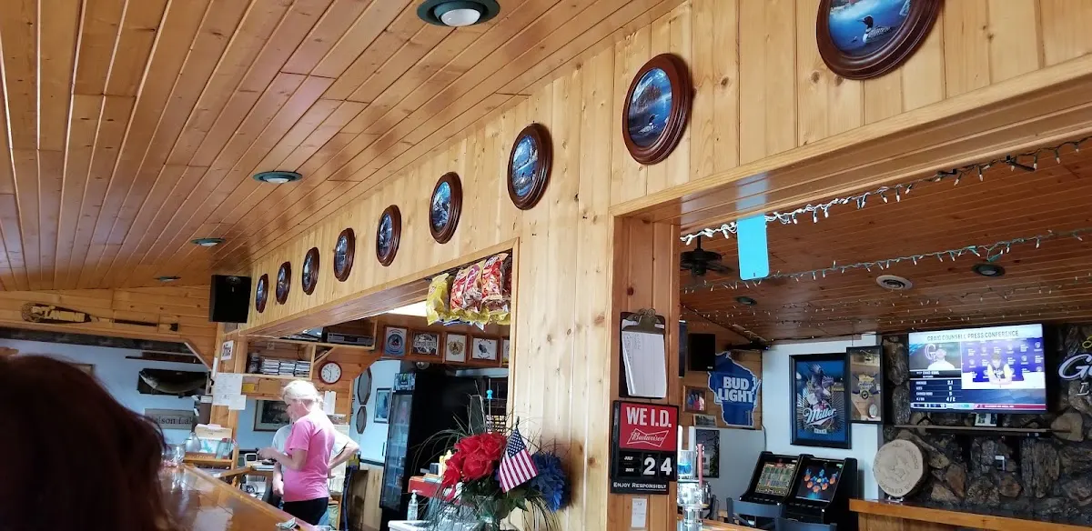 DJ'S Dockside Resort