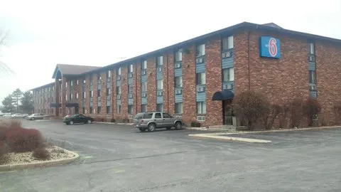 Motel 6 Naperville, IL