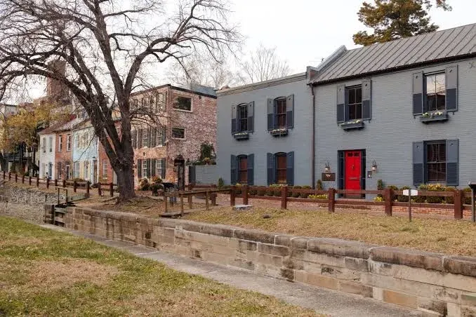 Lennox Georgetown C&O Apartments