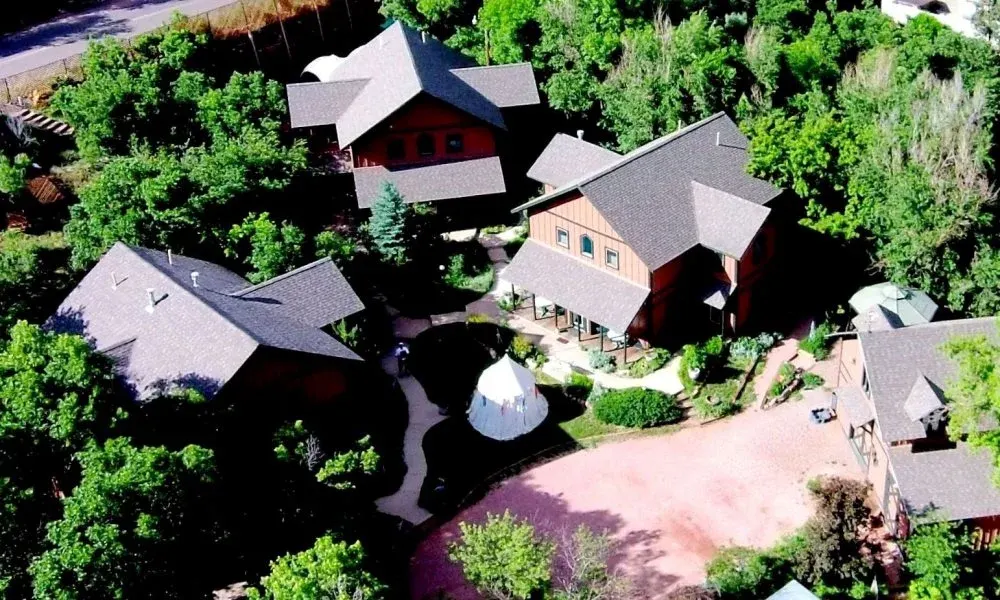 The Manor In Manitou (formally Blue Skies Inn)