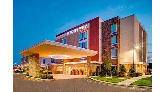 SpringHill Suites by Marriott Carle Place Garden City