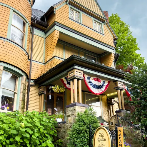 The Queen, A Victorian Bed and Breakfast