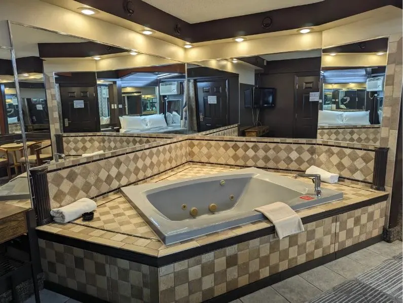Hickory West Inn Motel & Suites