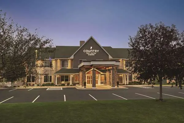 Country Inn & Suites by Radisson, Willmar, MN
