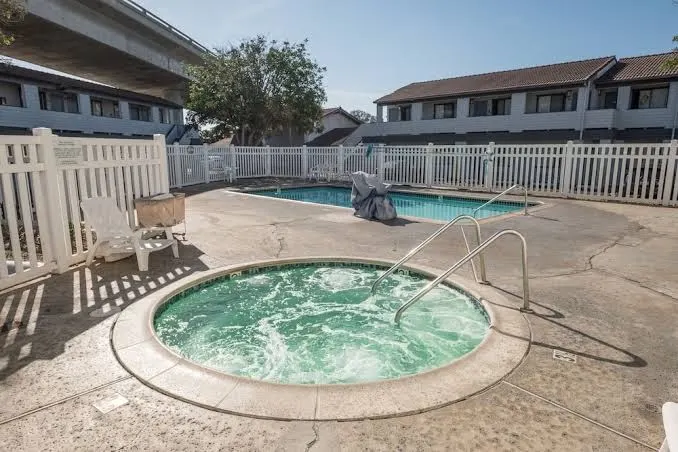 E-Z 8 Motel Old Town