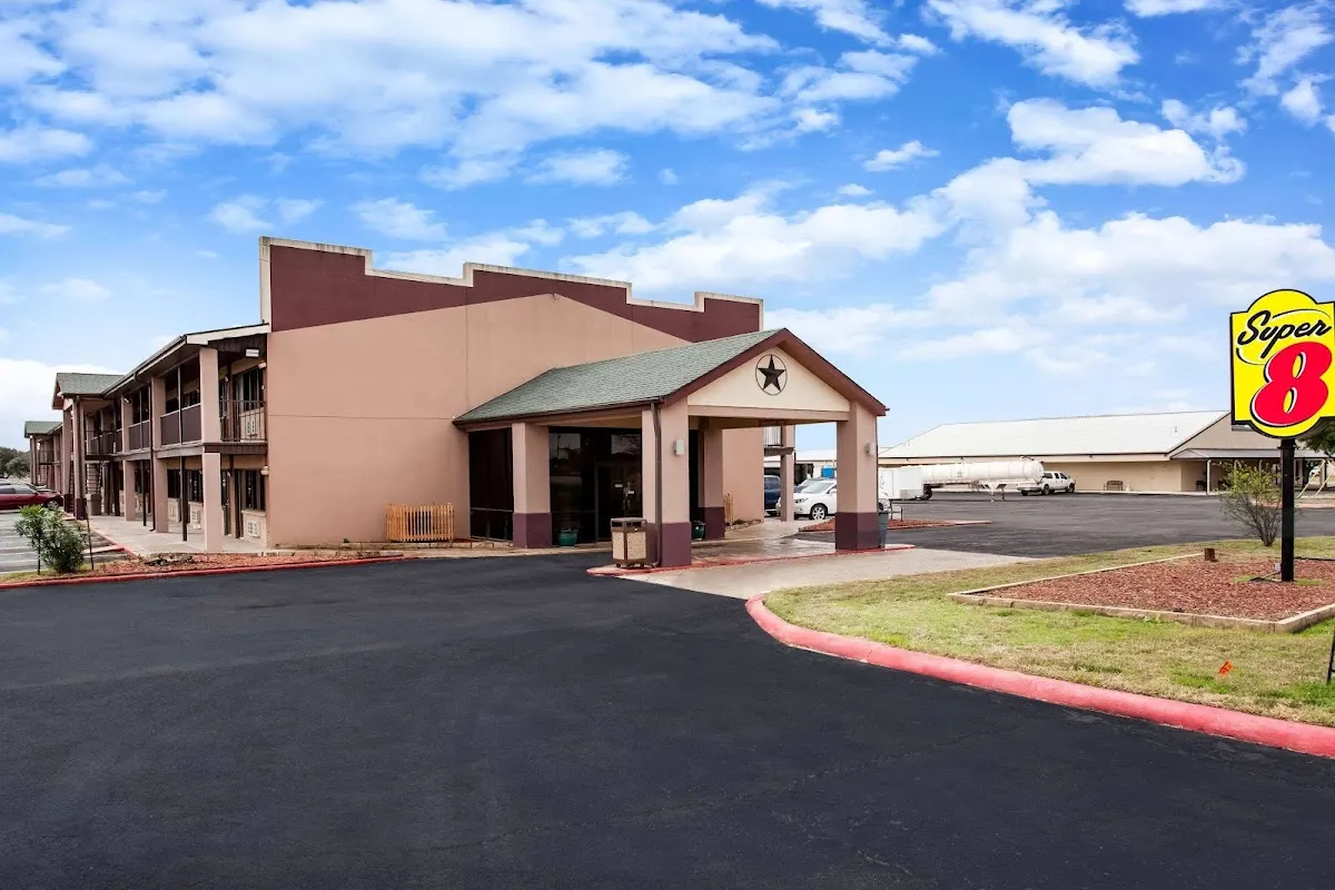 Super 8 by Wyndham Giddings