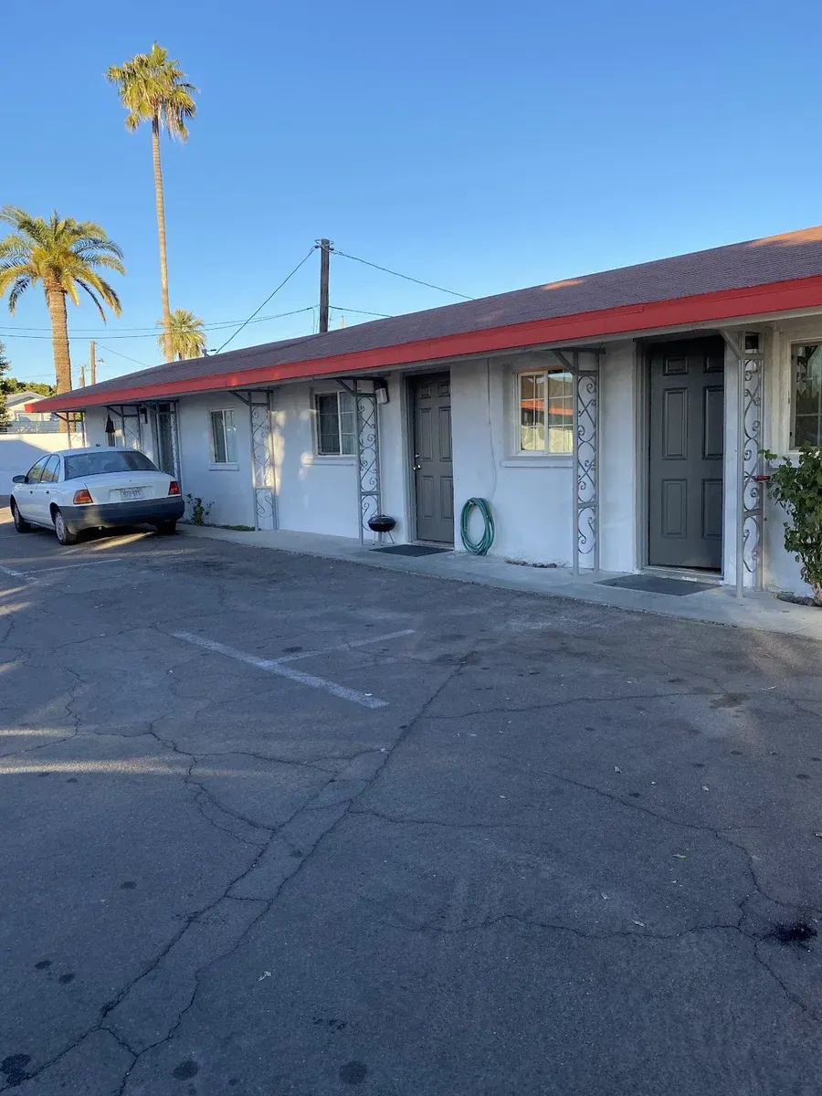 E Z Inn Motel