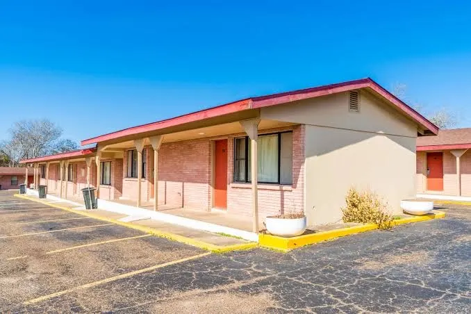Hotel Beeville -US 181