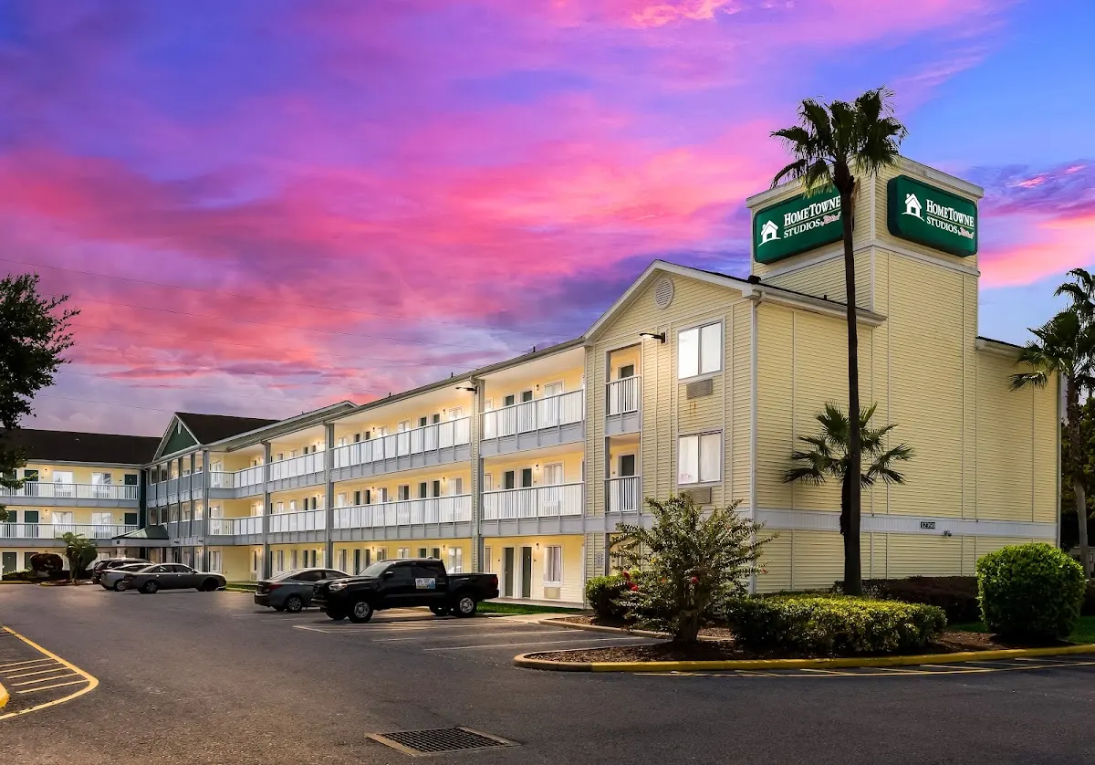 HomeTowne Studios Orlando - UCF Area