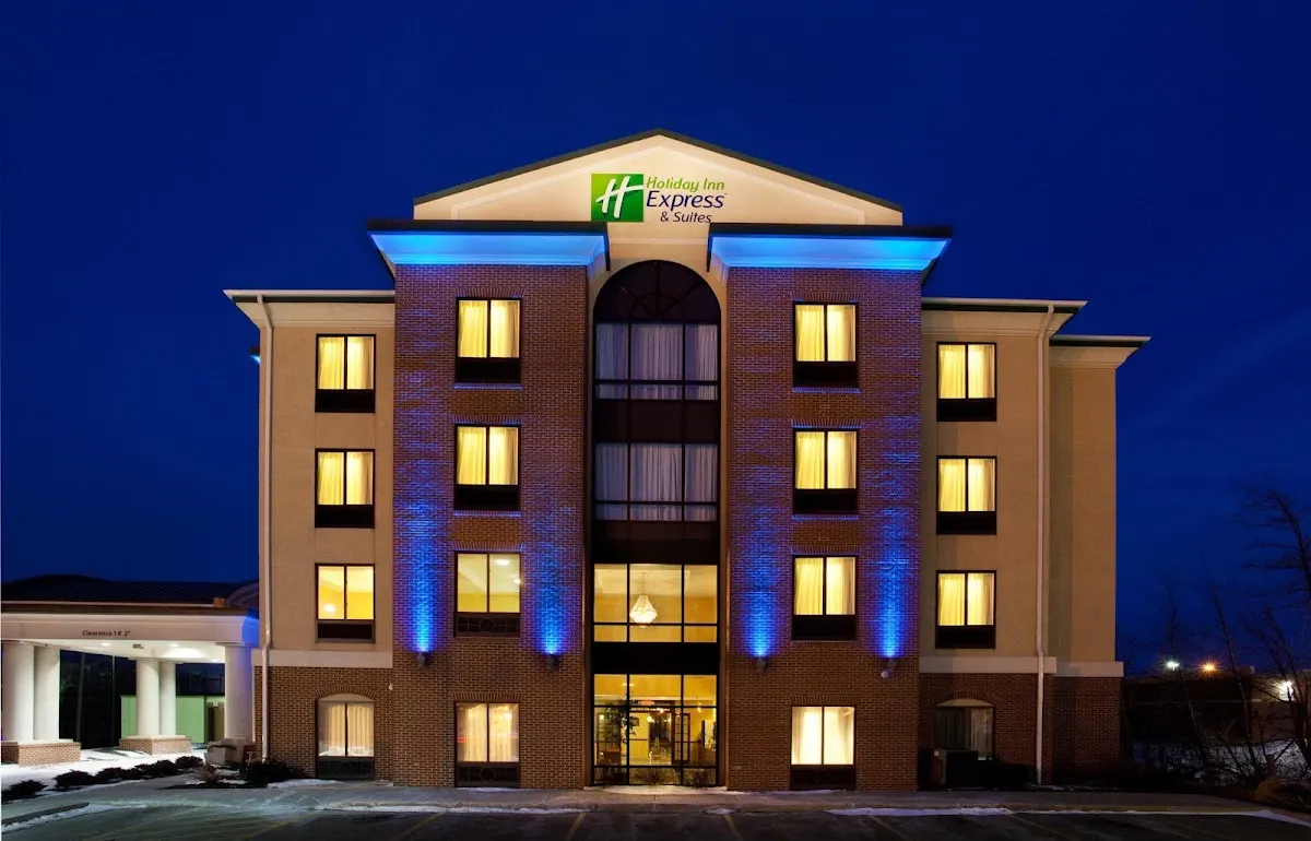 Holiday Inn Express & Suites Cleveland-Richfield by IHG