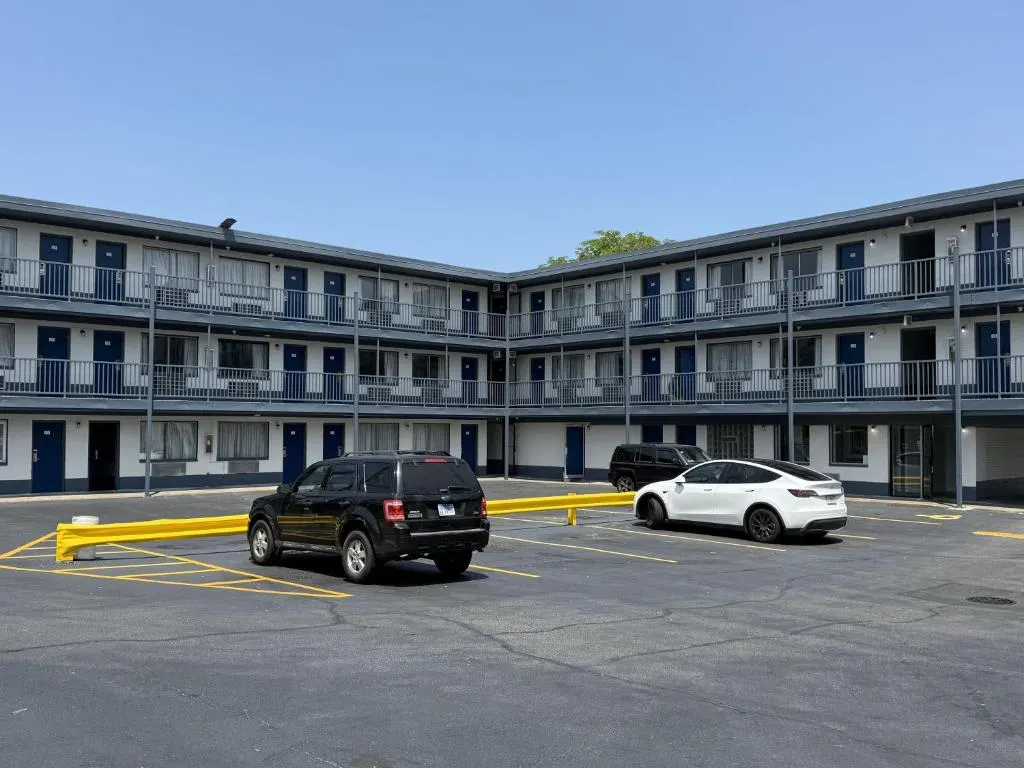 Motel 6 Chicago IL - i57 & Halsted St