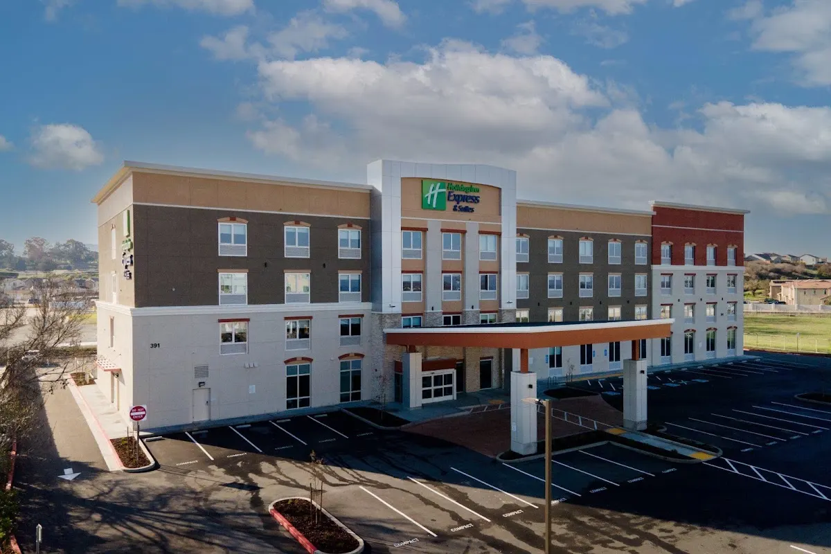 Holiday Inn Express & Suites Hollister by IHG